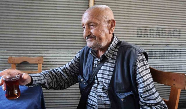 86 yaşında, her gün 8 kilometre yürüyor
