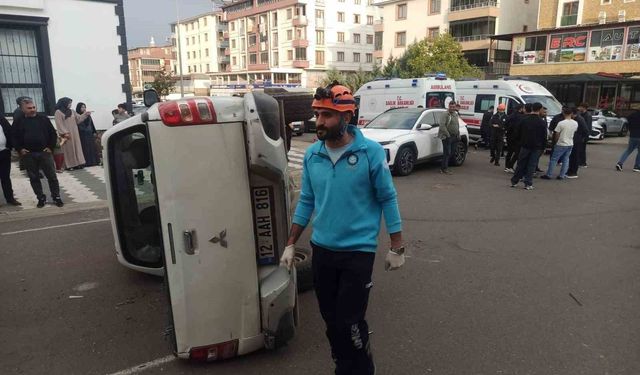 Otomobil ile pikap çarpıştı: 2 yaralı