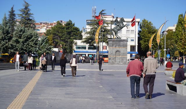 Niğdeliler hafta sonunu çarşıda değerlendirdi