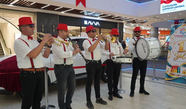 Niğde’de 29 Ekim coşkusu TemaPark AVM’ye taşındı