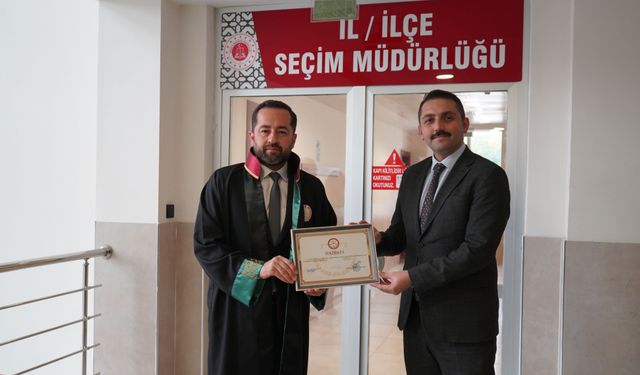 4. kez seçilen Başkan Öztürk mazbatasını aldı