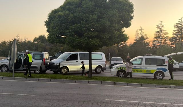 Amas Bulvarı’nda 2 araç birbirine girdi