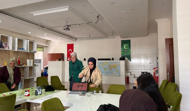 Yeşilay, geleceğin öğretmenlerini teknolojiyle buluşturdu