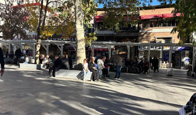 Niğde’de sıcak havayı fırsat bilenler çarşıya çıktı