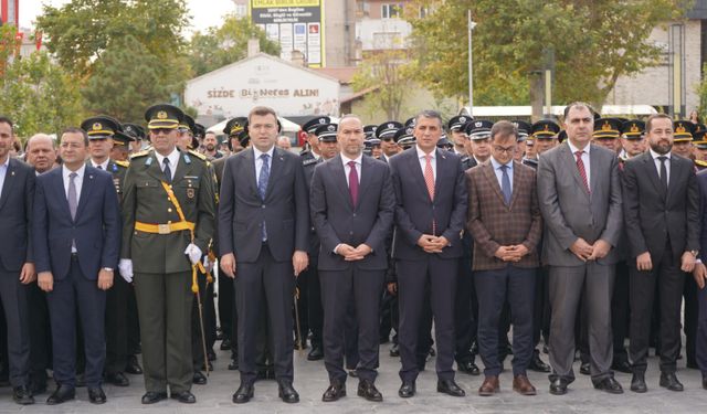 Niğde’de Cumhuriyet’in 103. yılı için Atatürk Anıtı’nda tören