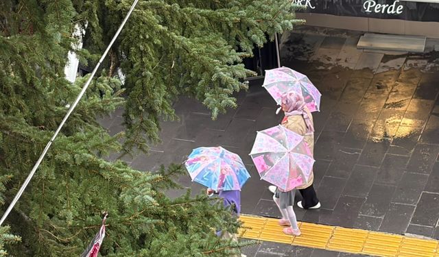 Niğde’de aniden bastıran yağmur vatandaşları etkiledi