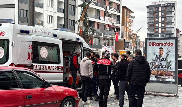 Niğde’de işçinin başına malzeme düştü
