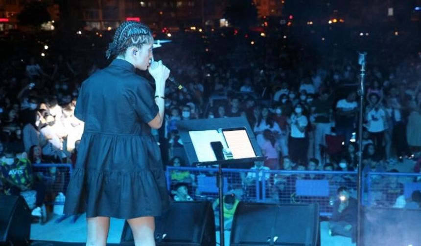 Begüm Niğdelileri coşturdu