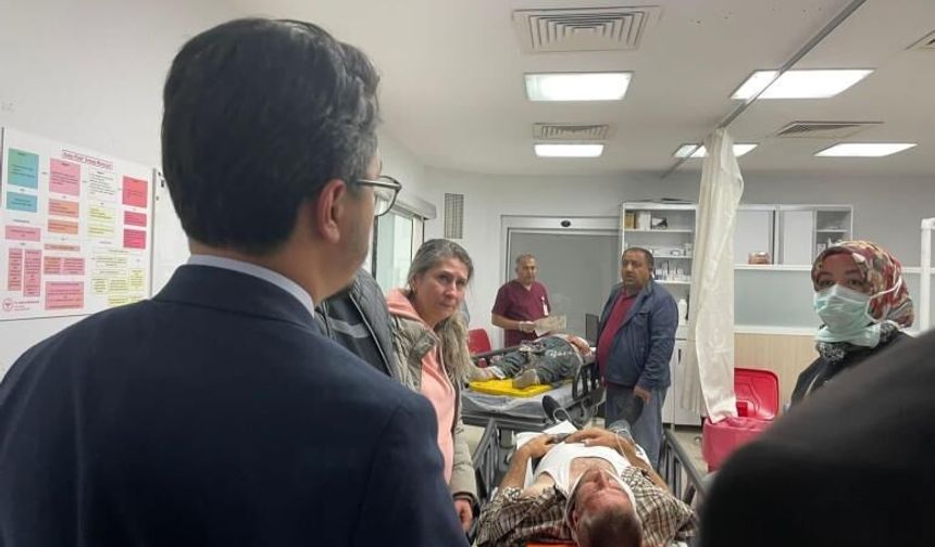 İşçileri taşıyan transitin lastiği patladı: 15 yaralı 