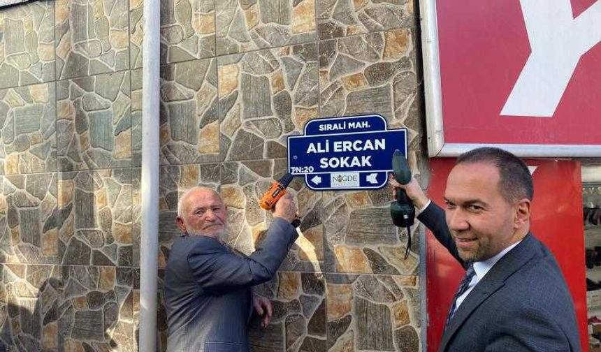 Sanatçı Ali Ercan’ın adı sokağa verildi