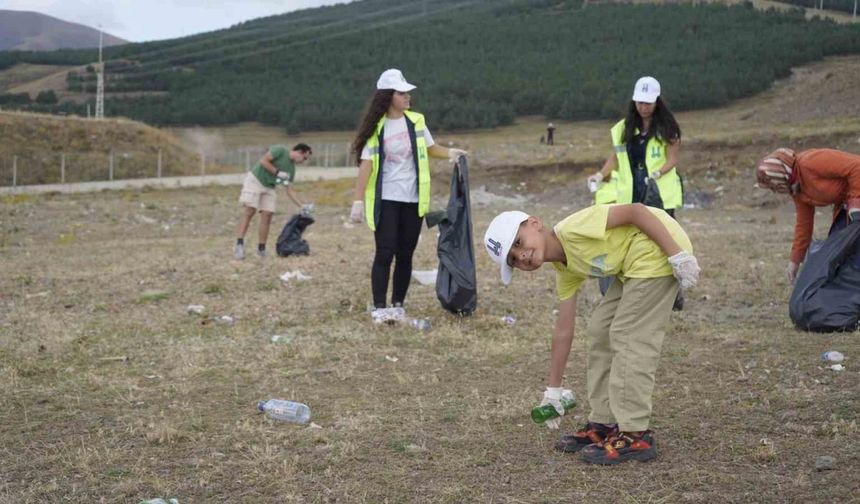 Dünya Temizlik Gününde 1 Tondan Fazla Çöp Topladılar