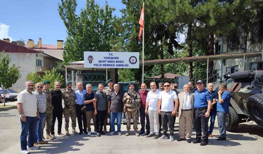 30 yıl önce şehit edilen silah arkadaşlarını unutmadılar