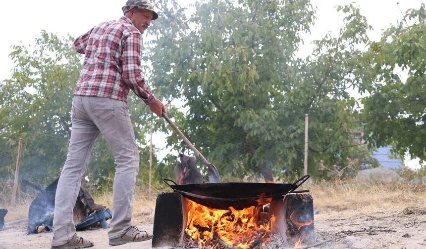 Nohudun kum ve ateşle dansı