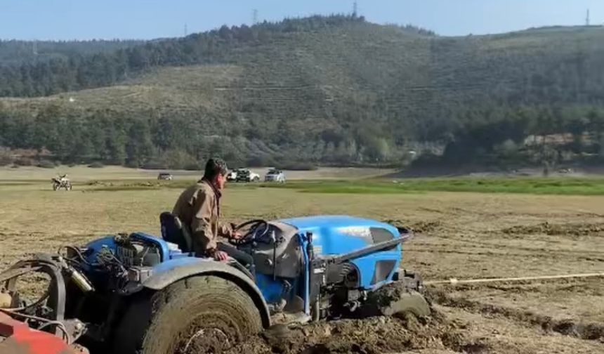 Pikniğe Giden Bataklığa Saplandı, Onları Kurtarmaya Gidenler de Mahsur Kaldı