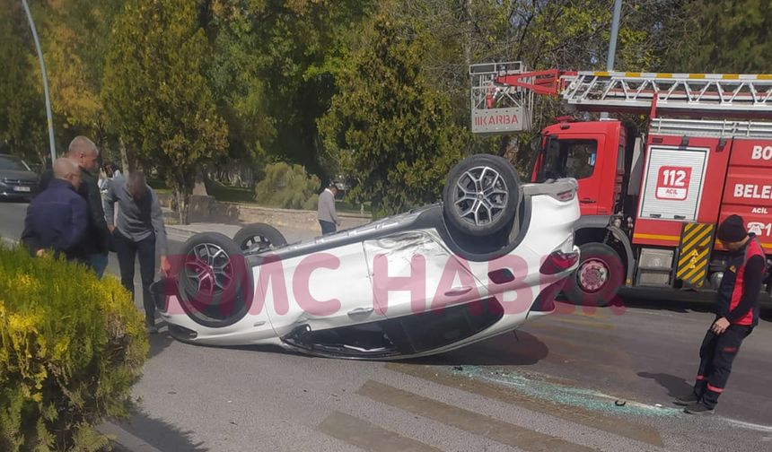 Bor da Trafik Kazası 2 Otomobil Çarpıştı