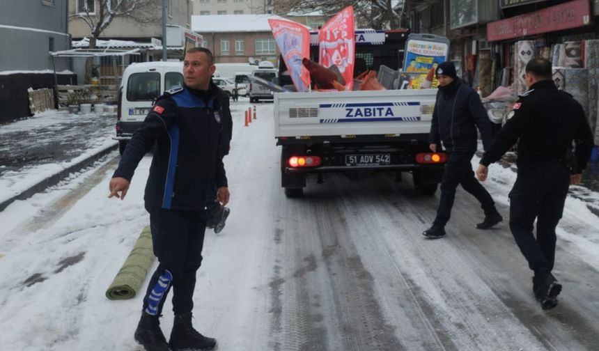 Esnaflar Polisi Aramayın ! Duba ve bayraklarınız Belediyede