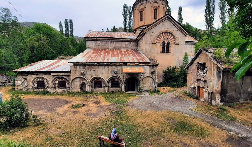 Bağbaşı Taş Camii görenleri büyülüyor