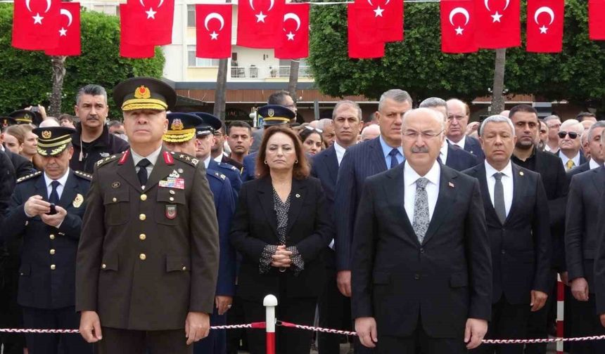 Atamızı Anmak İçin Adana’da Hayat  Adeta Durdu