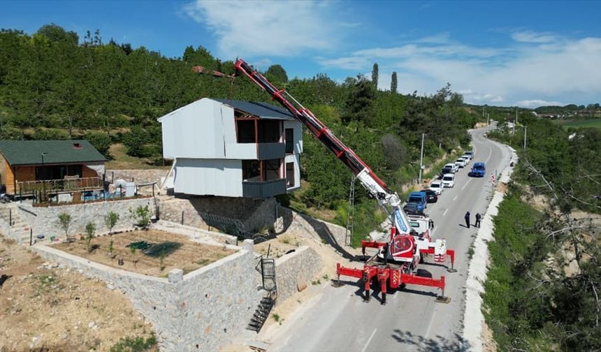 Evi yıkımdan vinçle kurtaran kişi konuştu