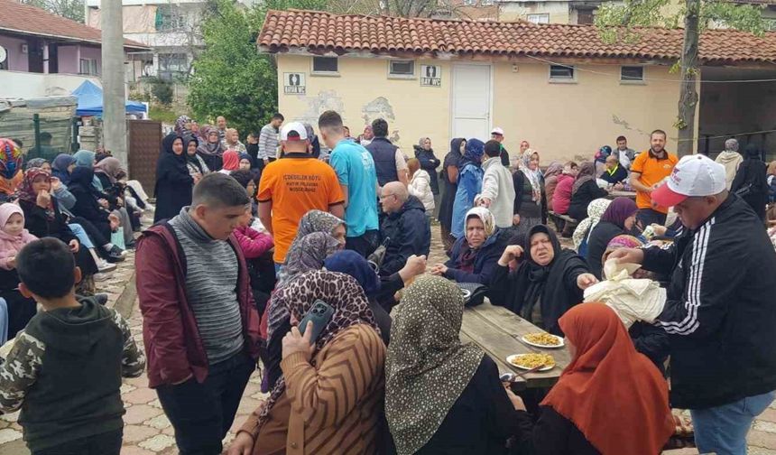 Hasat zamanının bolluk içinde geçmesi için pilav yiyip dua ettiler
