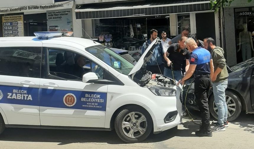 Yolda kalan aracın imdadına zabıta yetişti
