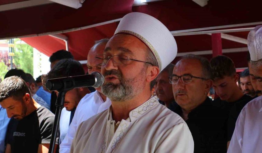 Azot gazı sızıntısından zehirlenen 2 işçi defnedildi