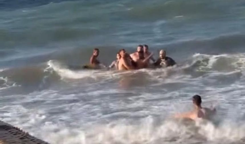 Boğulmak üzereydi  vatandaşlar kurtardı