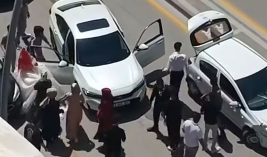 Niğde’de gelin arabasıyla otomobil çarpıştı