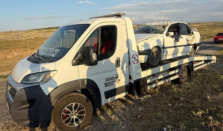Karaatlı’da trafik kazası: Araç şarampole yuvarlandı