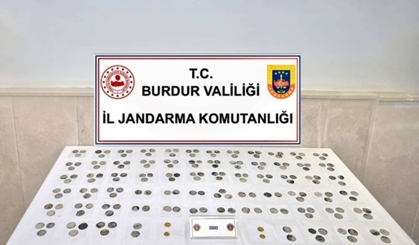 195 sikke ele geçirildi