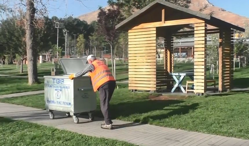Temizlik işçisinden örnek davranış