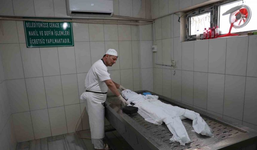 19 yıllık gassal, cenazenin nasıl yıkanacağını anlattı