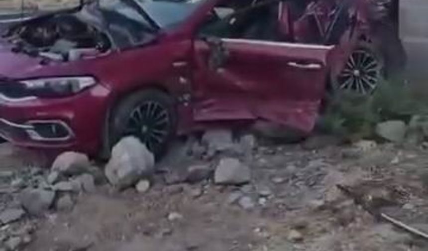 Araçlar hurdaya döndü, 2 kişi yaralandı