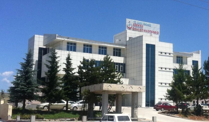 Devrilen pikabın sürücüsü yaralandı