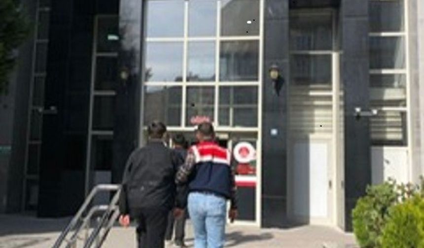 Çocuklara sosyal medyadan ’molotof’ hazırlama eğitimi veren şahıslara operasyon: 2 tutuklama