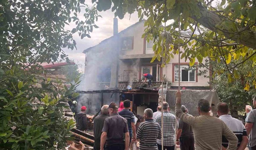 Ev yangını: Tüpün patlama anı kamerada