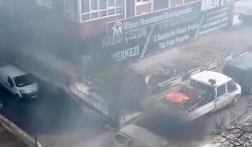 Seyir halindeki otomobil alev aldı