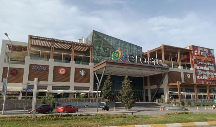 AVM'nin bayan tuvaletinde cep telefonuyla görüntü alma olayı