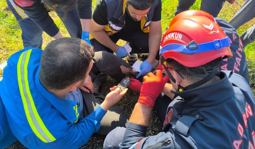 Ayağı motorlu testereye sıkışan şahsı itfaiye ekipleri kurtardı
