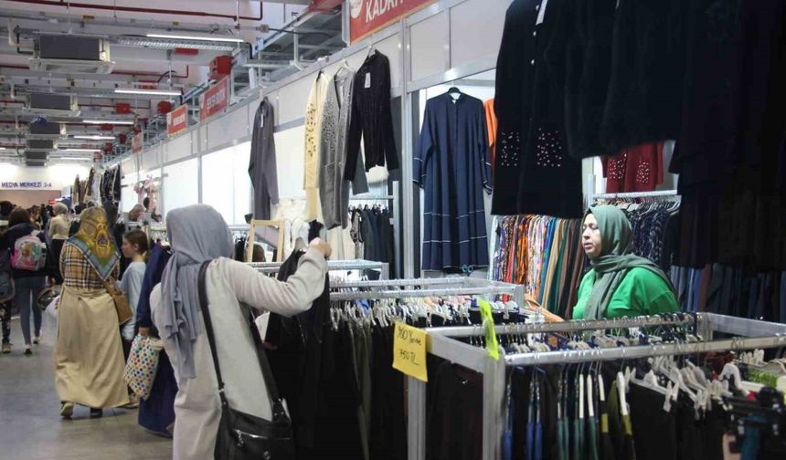 Aydın’daki giyim festivali yoğun ilgi görüyor