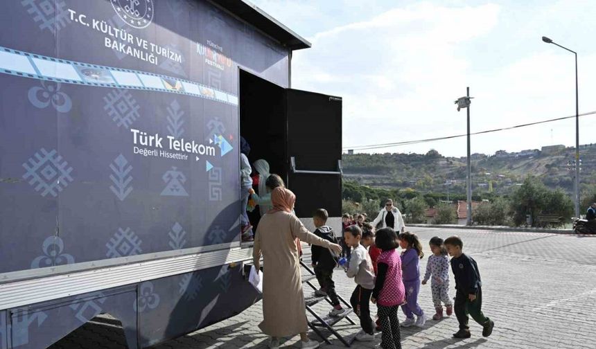 Gezen sinema tırı çocuklara unutulmaz anlar yaşattı