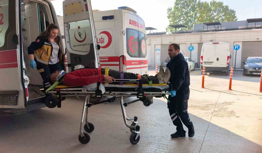 Devrilen tırın sürücüsü yaralandı