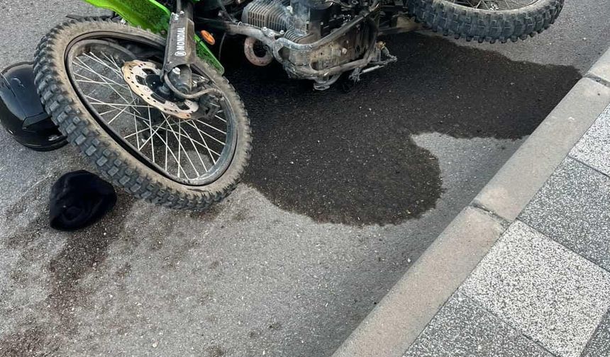 Hafif ticari araç ile motosiklet çarpıştı: 1 yaralı