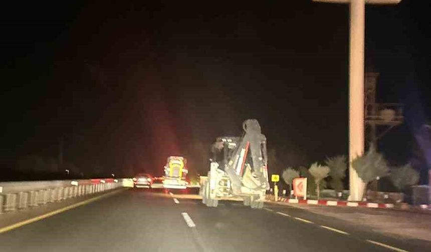 Stop ışıkları olmayan kepçe kazaya davetiye çıkardı