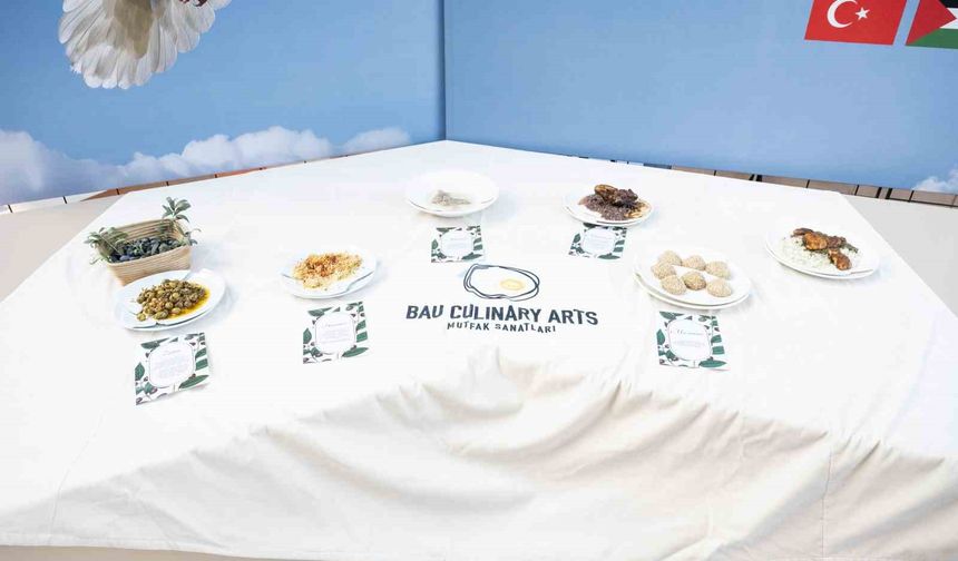 Filistin'le dayanışmada yemekler kırık tabaklarda sergilendi