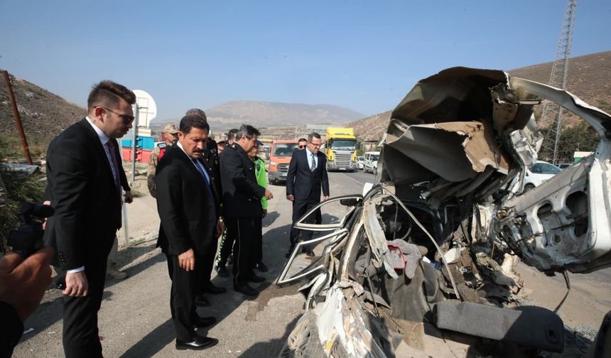 Freni arızalanan kamyon, ışıkta bekleyen 8 araca çarptı: 4 yaralı