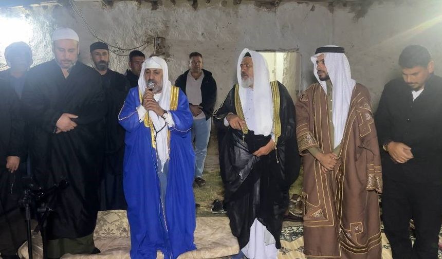 Herkes kendi kendine yanan ev için seferber oldu