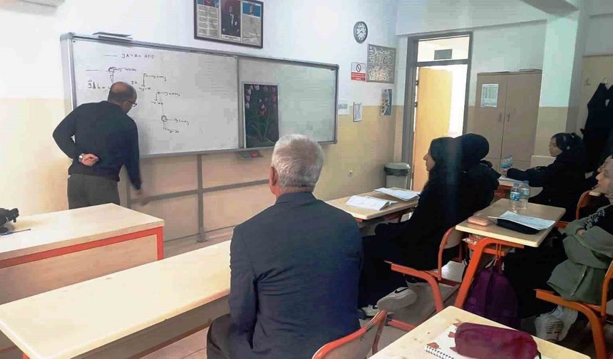 İnşaat ustasından engelli öğretmene tablo sürprizi