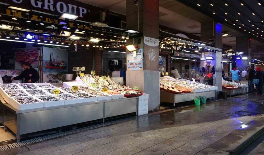 Son 35 yılın en bereketli hamsi sezonunu yaşıyor