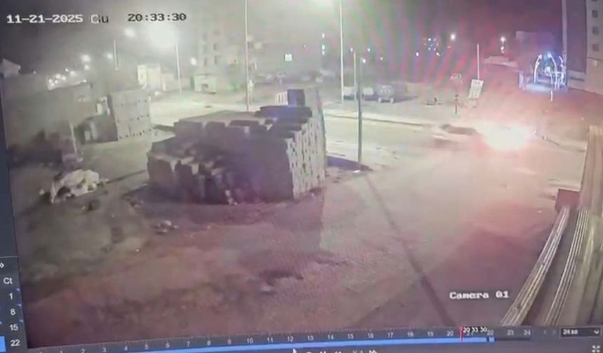 İki otomobil çarpıştı: 3 yaralı